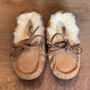 *NEW* Kids UGG Dakota Moccasin Slippers